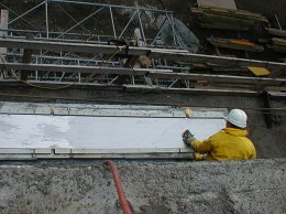 Gleitbahn aus Edelstahlplatten Gleitbahn aus Edelstahlplatten