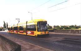 Straßenbahn bis August 2002 auf der Flutrinnenbrücke an der Sternstraße Straßenbahn bis August 2002 auf der Flutrinnenbrücke an der Sternstraße