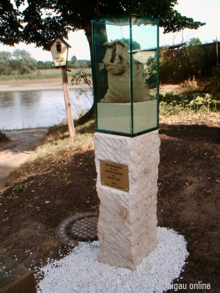 2002 04 gedenksaeule hochwasser 2002 04 gedenksaeule hochwasser