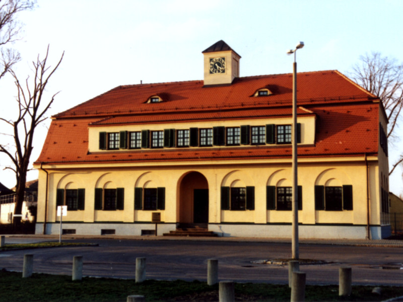 Rekonstruiertes Gebäude der Betriebsleitung (2000, Foto: F. Philipp)
