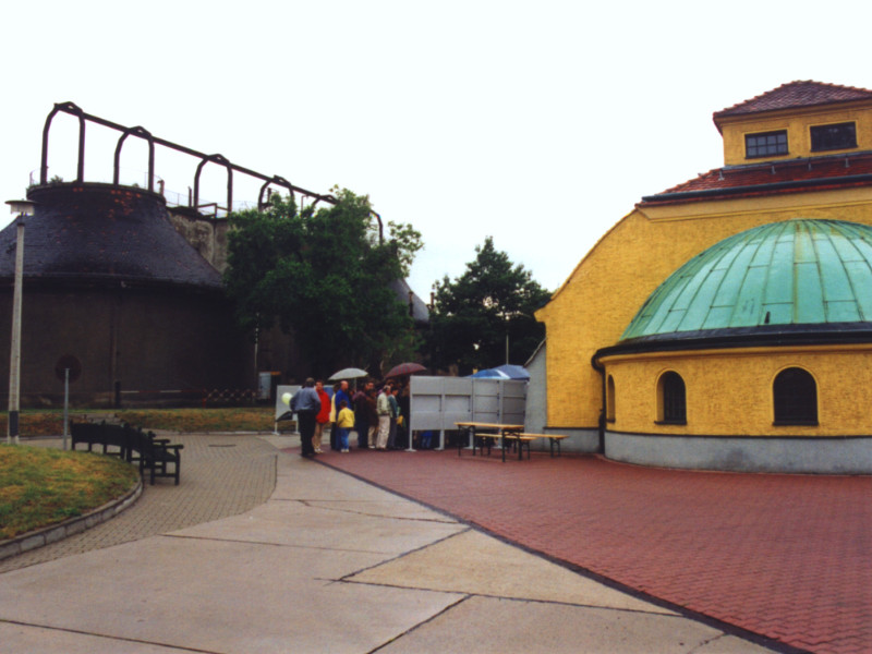 Rechts das Grobrechenhaus - ein Erlweinscher Bau, links die Faultürme (2000, Foto: F. Philipp)