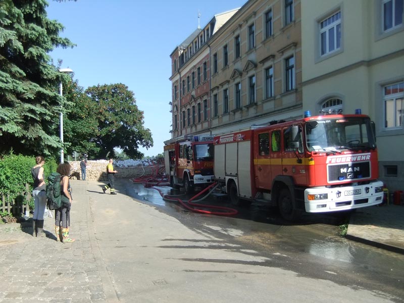 An der Scharfenberger / Böcklinstraße - Es muss ausgepumpt werden