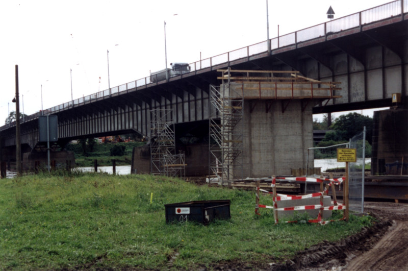 Erster Pfeiler der Flügelwegbrücke (Foto: F. Philipp)