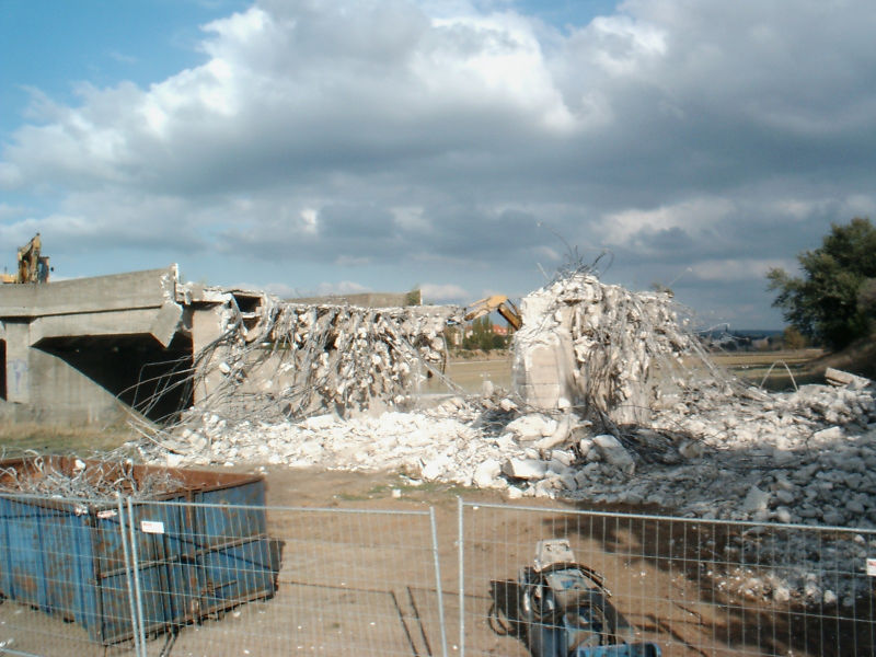 Abriss Flutrinnenbrücke (Foto: F. Philipp)