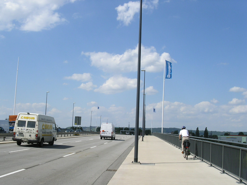 24.6.04 Freigabe der Flügelwegbrücke