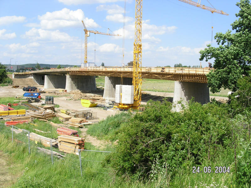 24.06.2004 - Der Überbau ist fertig (Foto: F. Philipp)