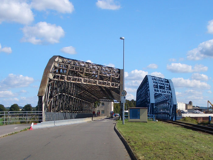 Brücken über die Hafeneinfahrt