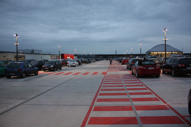 Parkdeck ... oder Landebahn? (Foto: F. Philipp) Parkdeck ... oder Landebahn? (Foto: F. Philipp)