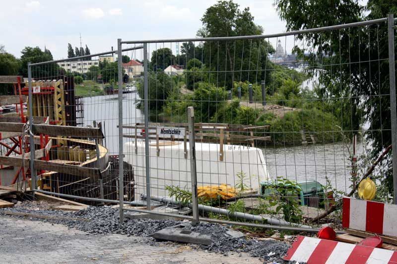 Brückenbaustelle vor der Stahlbaumontage