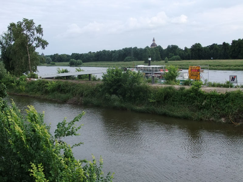 21.06.2010 - Das erste Teil der Vorlandbrücke ist montiert