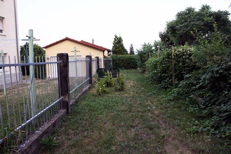 Verfüllte Treppe am Ende der Zinggstraße (oben)