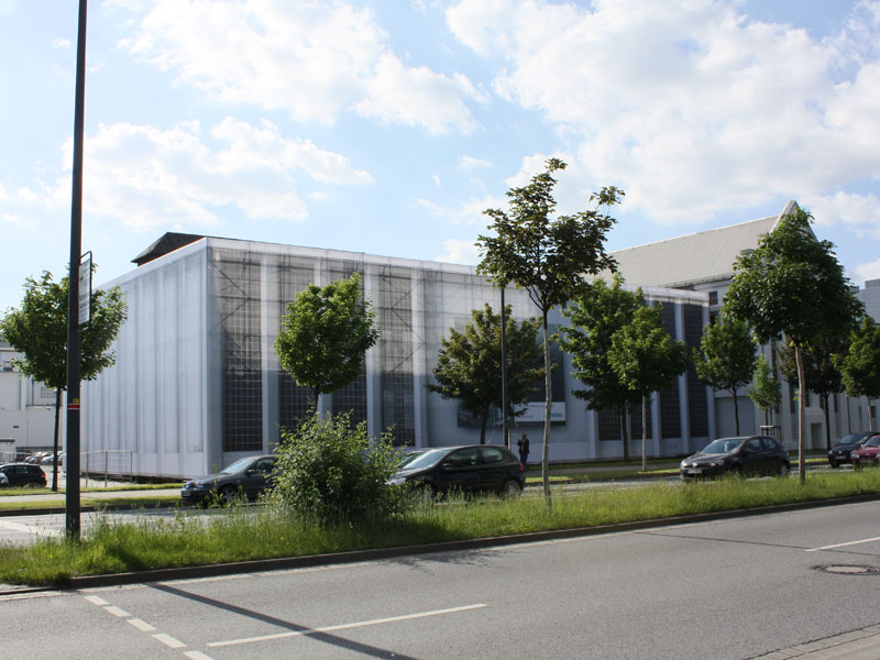 Zugehangende Fassade des alten Flugplatzgebäudes Zugehangende Fassade des alten Flugplatzgebäudes