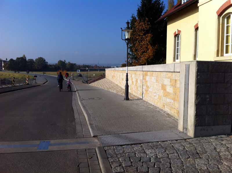 Hochwasserschutzanlage an der Böcklinstraße (Foto: F. Philipp / 2011)