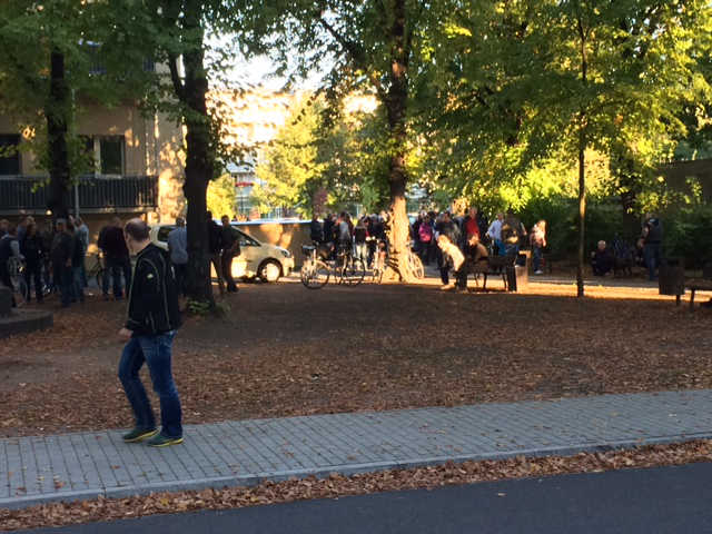 Vor der Turnhalle in Übigau