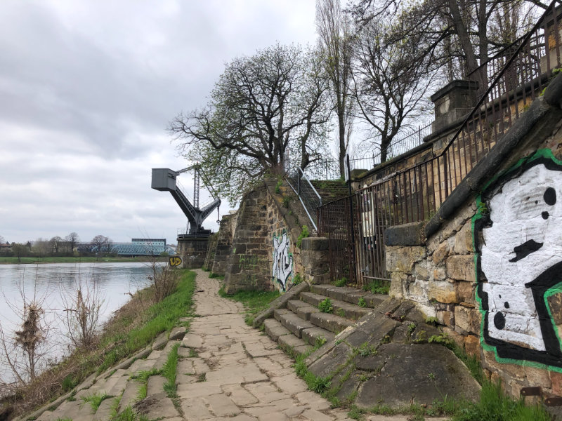 Betroffen ist der Abschnitt zwischen Schloss und Schiffskran (Foto: F. Philipp, 2021)