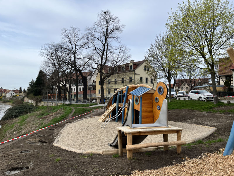 31.03.2023 - Der Spielplatz ist fast fertig (Foto: F. Philipp)