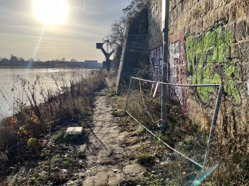 Bauzaun am Schloss (Foto: F. Philipp, 17.12.23)