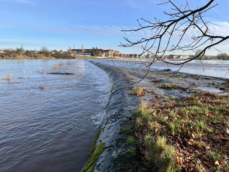 Die Flutrinne füllt sich (Foto: F. Philipp)