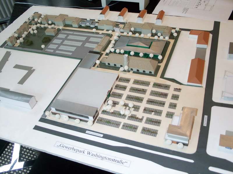 Zur Ortsamtssitzung am 18.09.2001 vorgestelltes Modell des Gewerbeparks Washingtonstr. (Foto: F. Philipp)