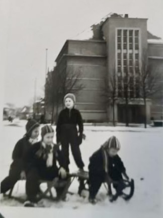 Mengsplatz 1938/39 (Foto: Archiv F. Philipp) Mengsplatz 1938/39 (Foto: Archiv F. Philipp)