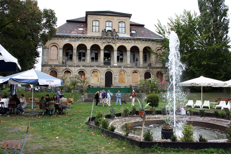 Das Schloss vom Park