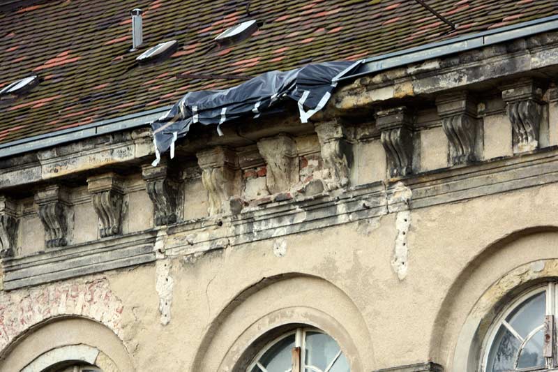 relief wurde an der Straßenseite entfernt (Stand: 29.12.2012)