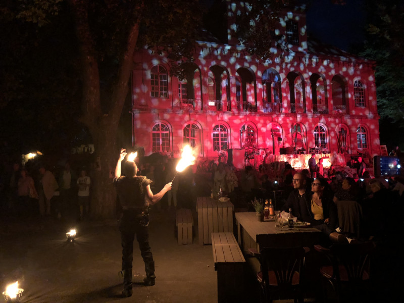 Stimmungsvolle Beleuchtung nach der Veranstaltung